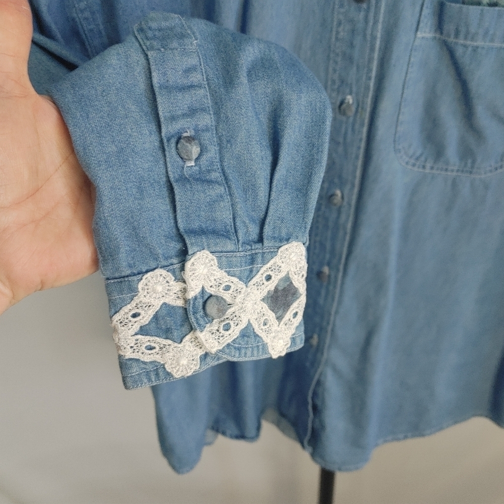 Blue Diamond Virginia Beach Denim Shirt M Lace Applique Vintage Chambray Cottage - Picture 6 of 14
